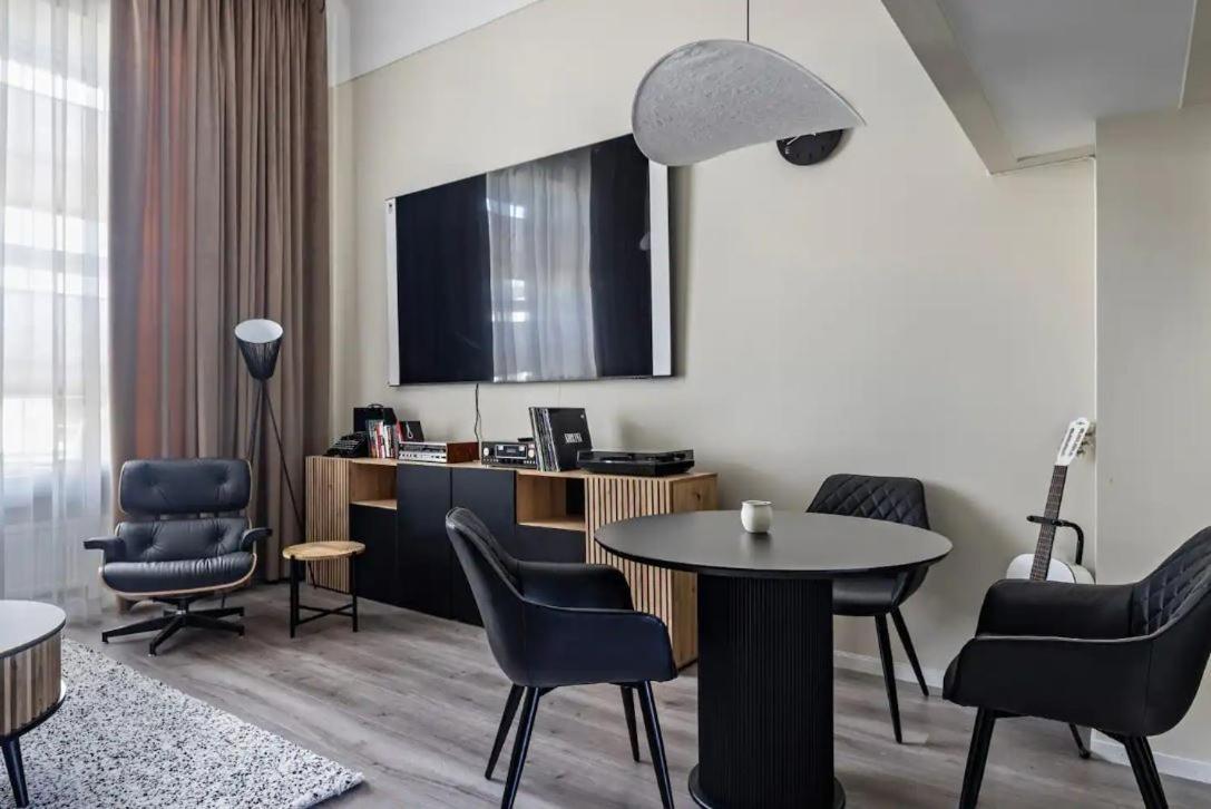 Winston Apartment